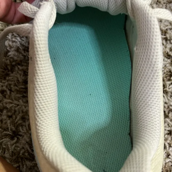 Women’s Nike MD runner 2, size 10 sneakers…grey and green - Image 7