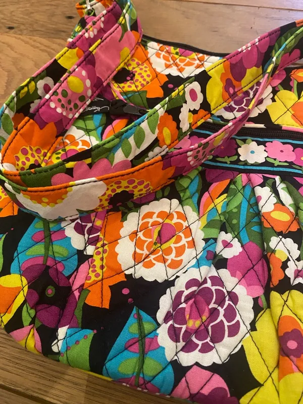 Vera Bradley “Va Va Bloom” Crossbody Hobo Bag Retired Pattern - Image 3