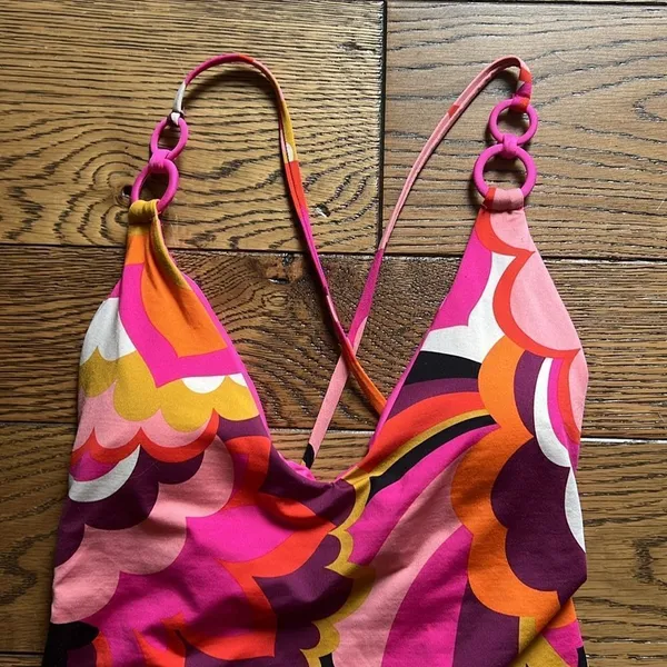 Trina Turk NWT WOMEN'S FAN FAIRE‎ TWIST BACK HALTER PLUNGE ONE PIECE SWIMSUIT - Image 10