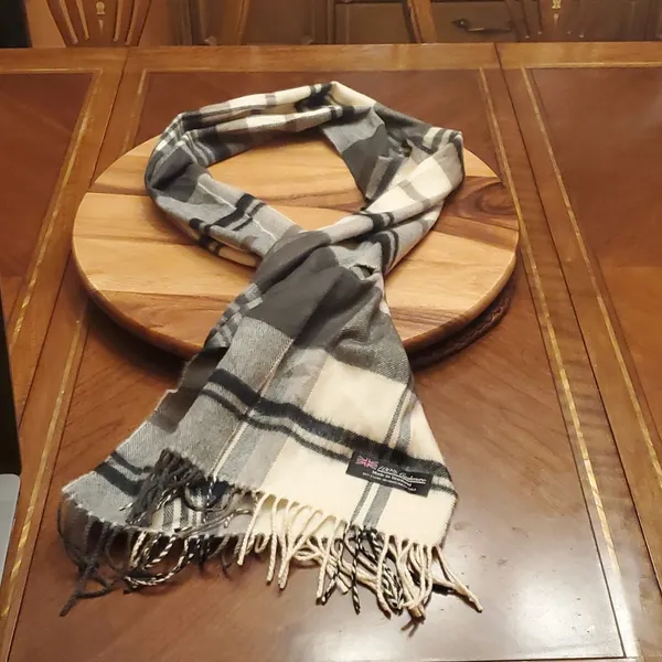 Source Unknown 100% Cashmere scarf made in Scotland - Image 8