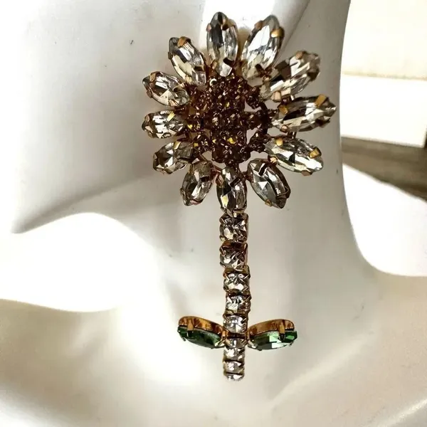 Betsey Johnson crystal daisy flower earrings - Image 3