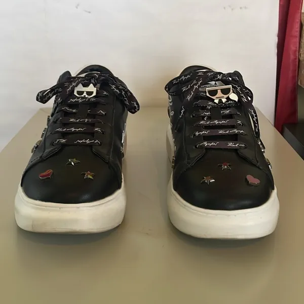 KARL LAGERFELD Kenna Leather Black Pin Logo Sneakers $130 EUC Wmn 8.5 - Image 5