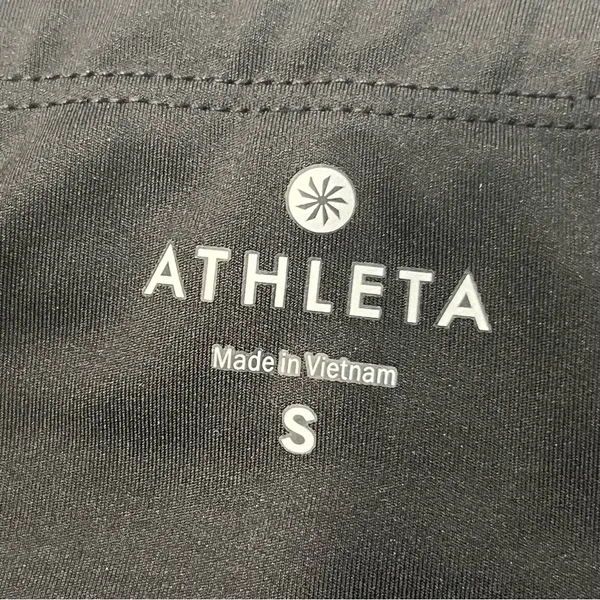 Athleta Black Chaturanga Cropped Capri Pants size Small - Image 7
