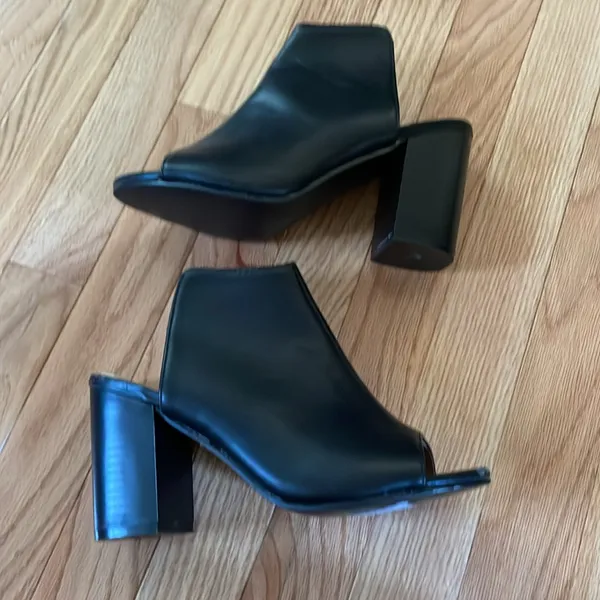 Elegant Black Women's Peep - Image 5