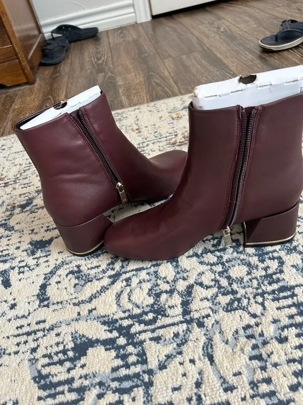 KENNETH COLE NEW YORK Alec Block Heel Ankle Booties in Oxblood - Image 7