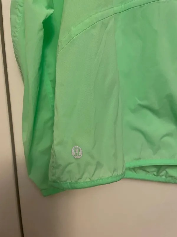 lululemon athletica Lightweight Hooded Utility Jacket in Mint - Image 3