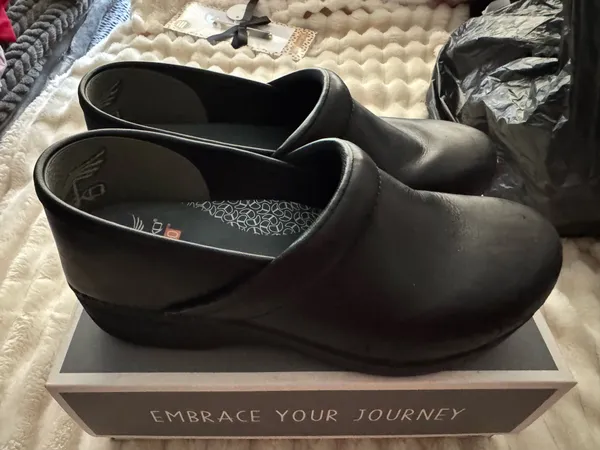 Women’s Black Leather Dansko XP Clogs Size 41 - Image 4