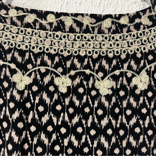 THML Black and Cream Embroidered Printed V-Neck Shift Dress with Tie size small - Image 11