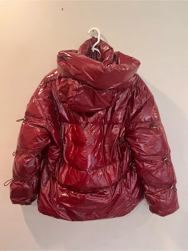 Alo Yoga Stunner Glossy Oversized Hooded Puffer Jacket Cranberry Size Large. - Image 7