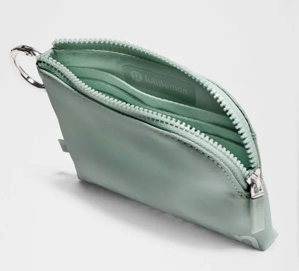 Lululemon NWT Clippable Card Pouch Mint Breeze White - Image 4