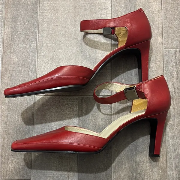 Vintage Bandolino Elegant Red Women's Heels - Image 2