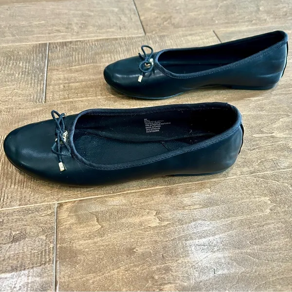 Women’s Ballet Flats with Tie with Gold Detail Black Size 8 EUC Girly Feminine - Image 2
