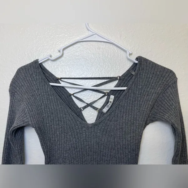 Guess Women’s Gray Ribbed V-Neck‎ Long Sleeve Open Back Top Size M - Image 2