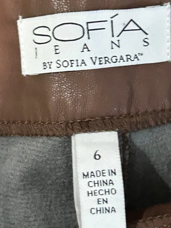 NWT Sofia by Sofia Vergara Brown Faux Leather High Rise Shorts Size 6 - Image 4