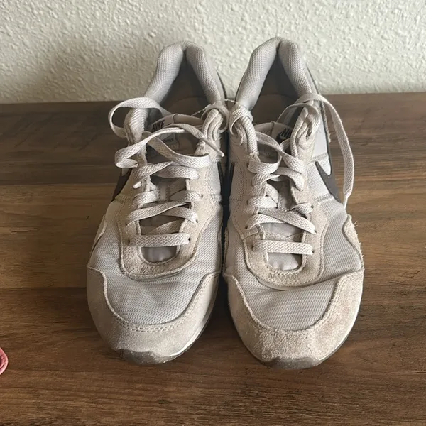 Nike Venture Runner Women’s Size 7 Grey & Brown - Image 2