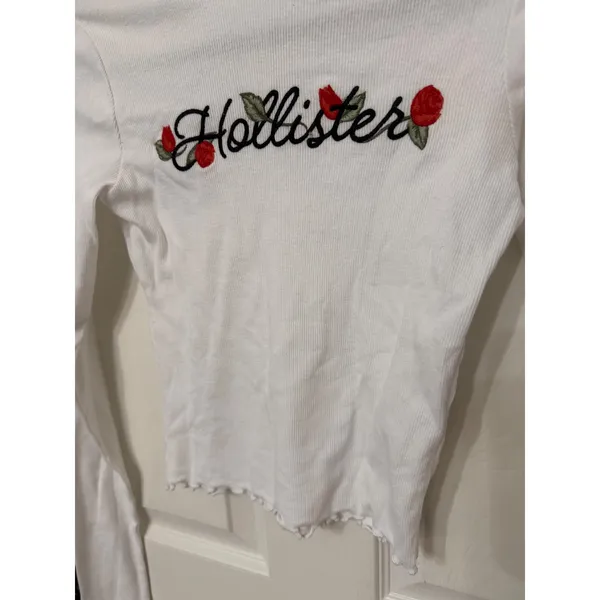 Hollister White Ribbed Embroidered Rose Logo Long‎ Sleeve Baby Tee Crop Top S - Image 3