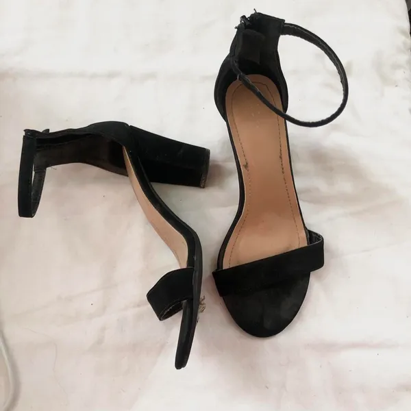 Top Moda Black suede 3” block heel open peep toe sandals ankle strap-preloved - Image 3
