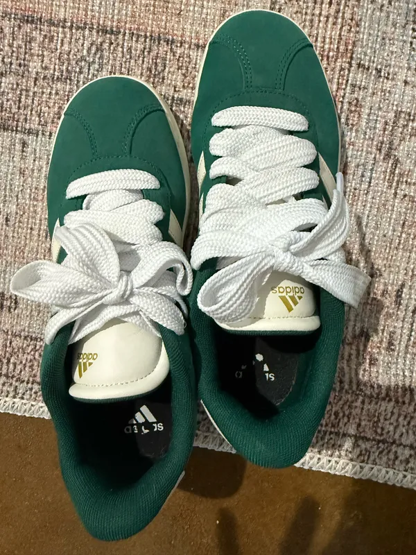 Adidas sneakers- womens 8 or kids 6 - Image 4