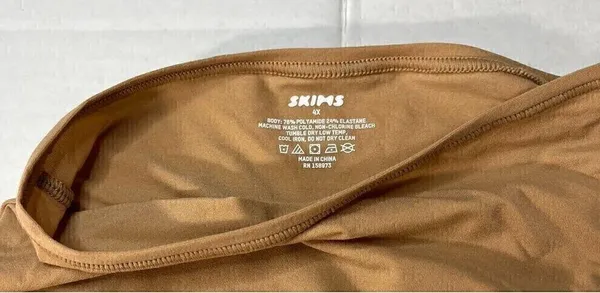 SKIMS KIM Kardashian Fits Everybody Turtleneck Ochre Size 4X AP-TTN-1230 NWT - Image 4