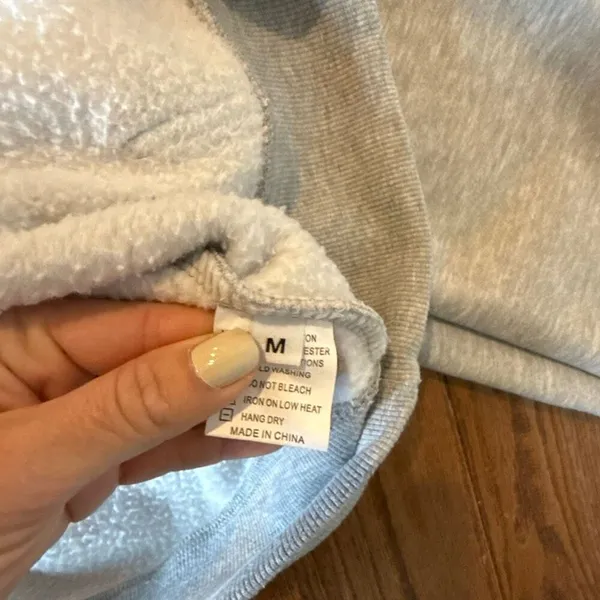 Amazon cropped grey pullover hoodie size M - Image 4