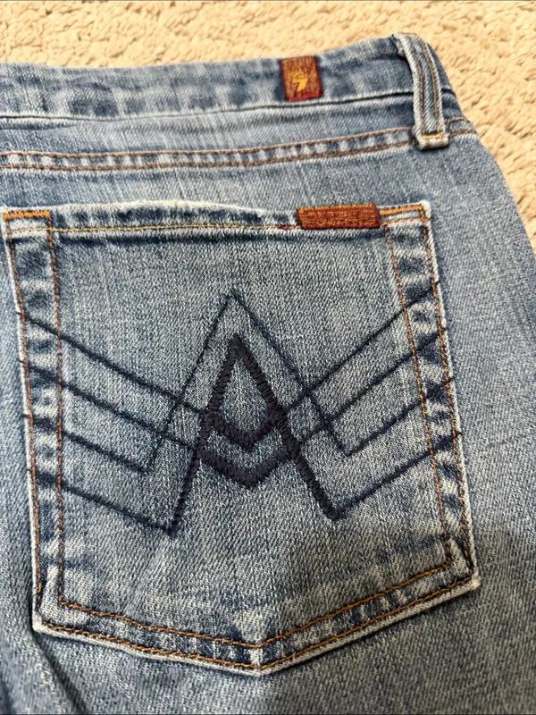 7 For All Mankind Women's “A” pocket Jeans - EUC - Image 4