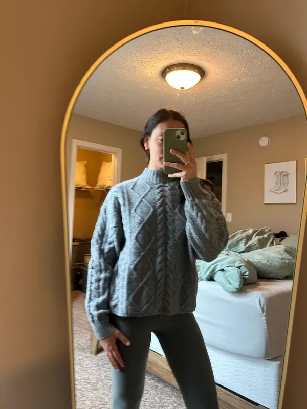 Old Navy Grey Sweater - Image 3