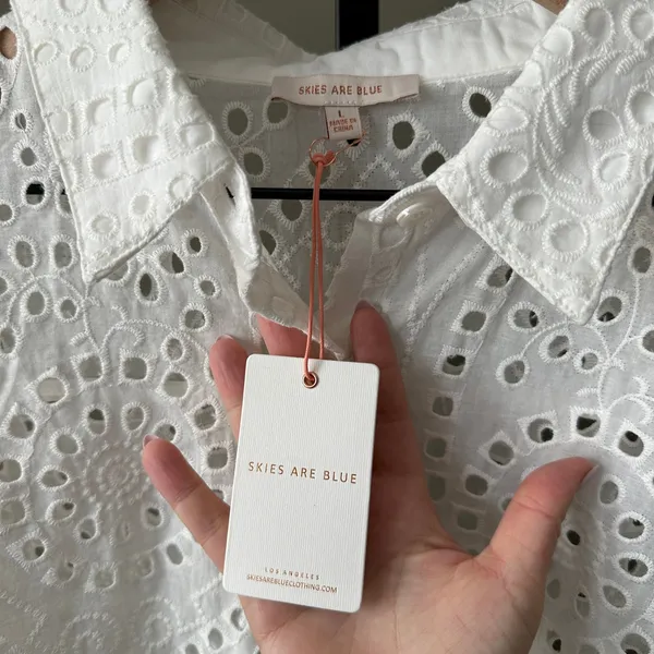 Skies are Blue White Eyelet Long Sleeve Button Down Large NWT Cotton - Image 4