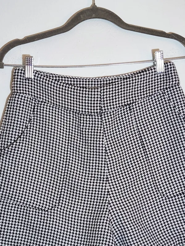 TCEC Black and White Houndstooth High Waist Shorts Size Medium - Image 2