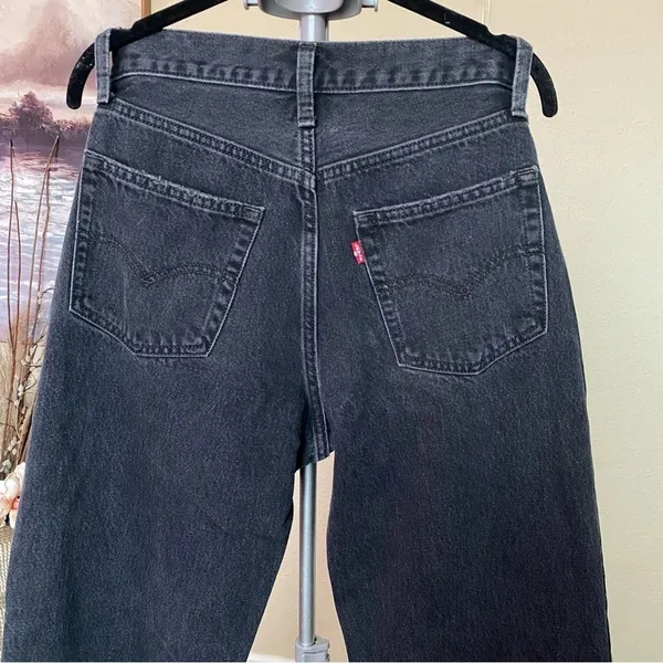 Levi's Distressed High Rise Straight leg Jean busted knee‎ distressed size 27 - Image 5