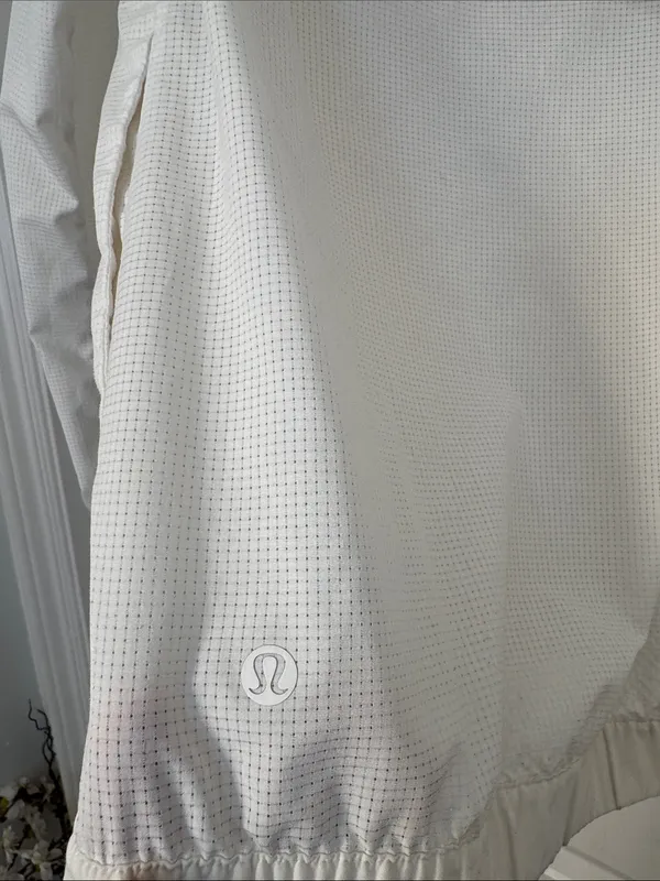 lululemon White Lightweight pack light 1/2 zip pull over workout jacket - Image 10
