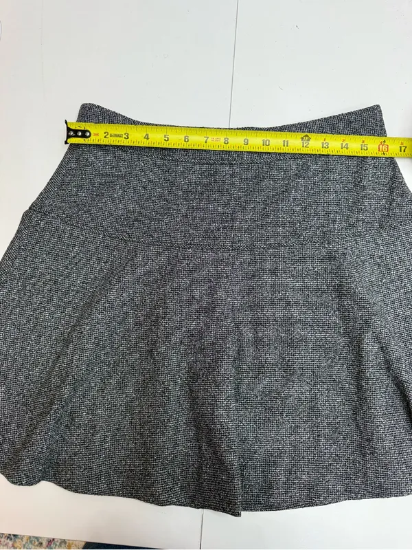 Banana Republic black and gray flounce tweed skirt size 8 - Image 7