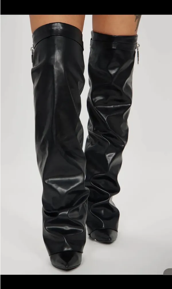 Black boots Size 9 - Image 3