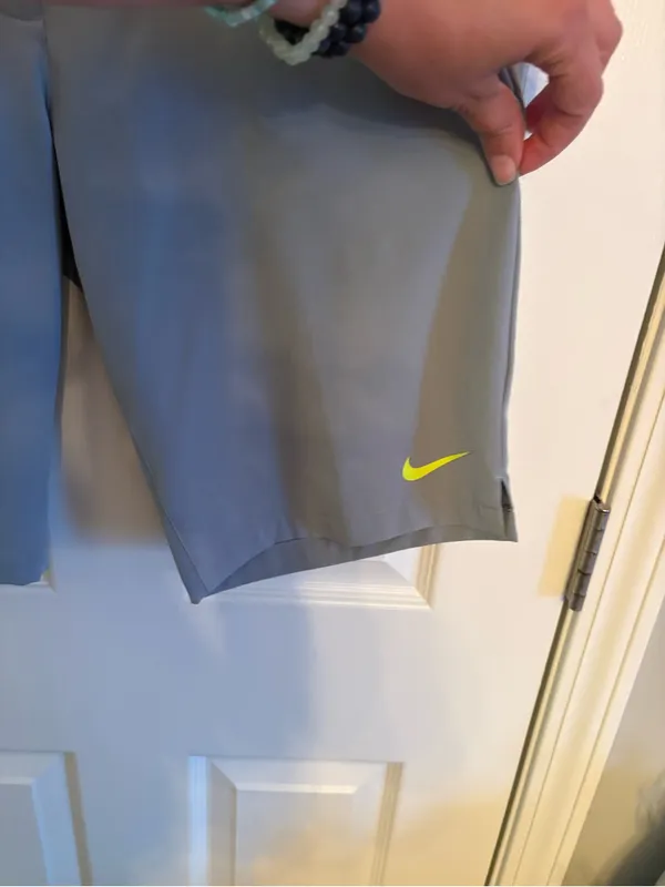 Nike Golf Tour Performance shorts, light grey color, with neon accents, Size 10 - Image 3