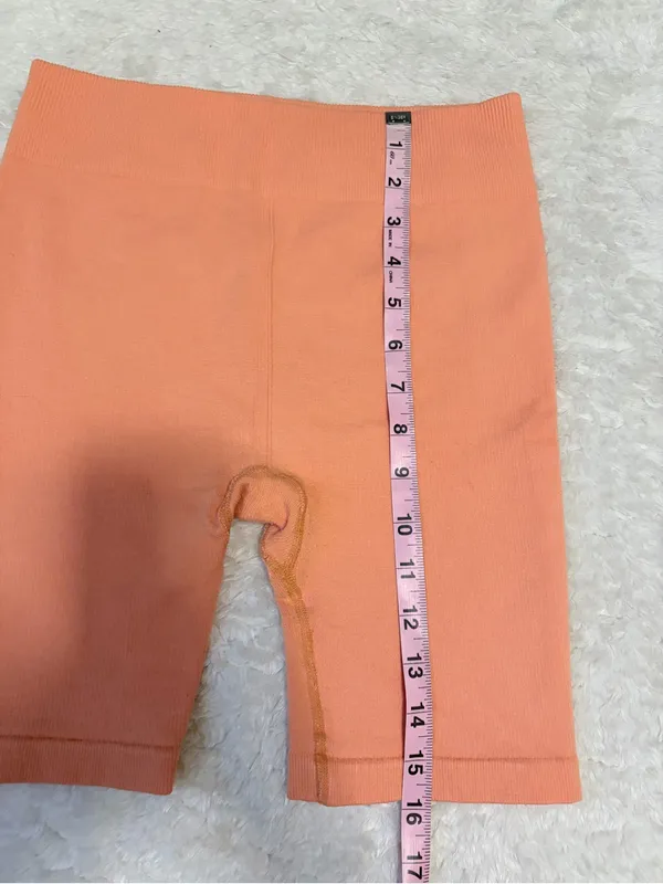 Fabletics medium Women's Peach/orange High-Waisted Seamless Biker Shorts - Image 4