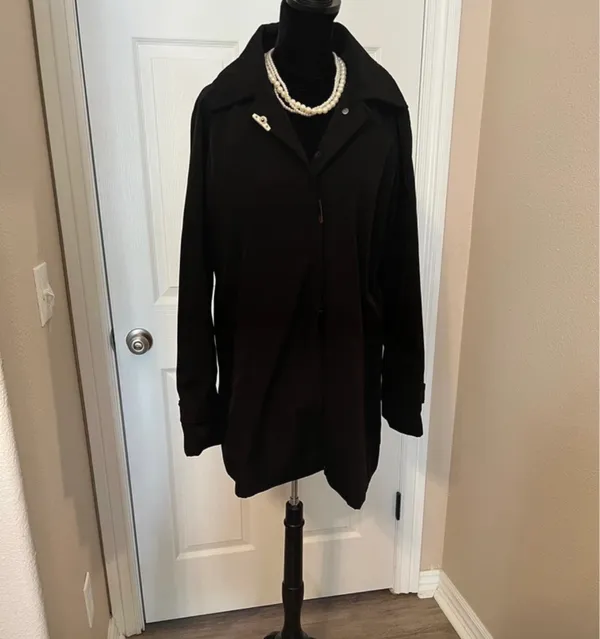 Jones New York Black fall over coat with hood - Image 2