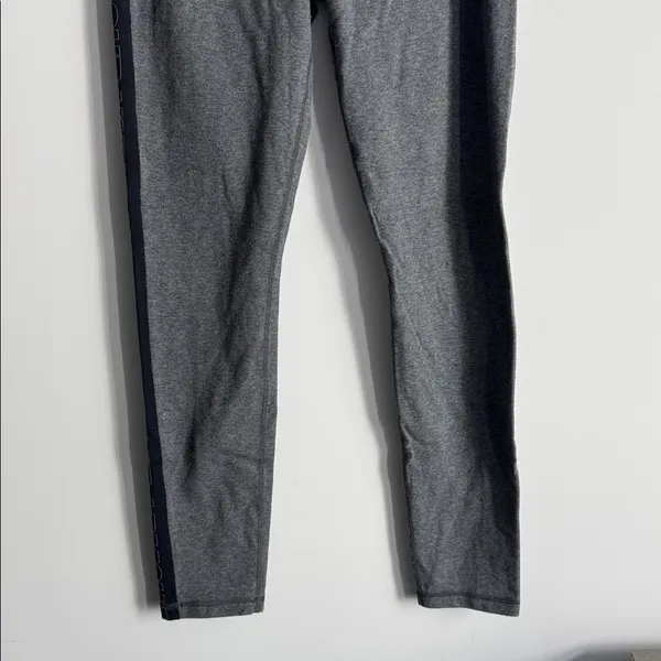 Under Armour Gray Leggings Size M - Image 4