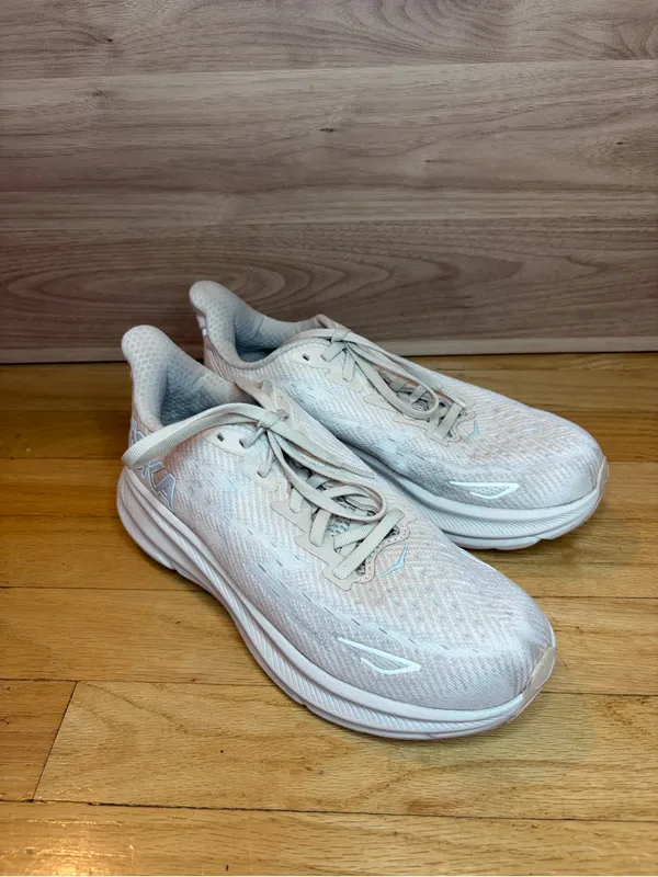 Hoka Women's Clifton 9 Sneakers - Size 7.5 - Image 2