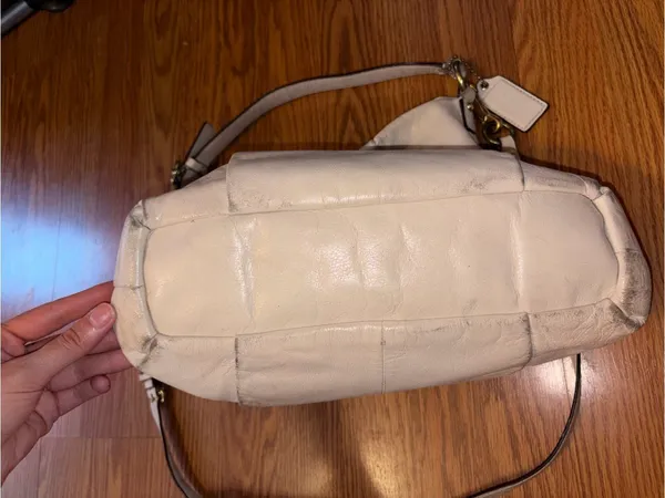 Coach Ivory Pebbled Leather Shoulder Bag with Gold-Tone Hardware - Image 6