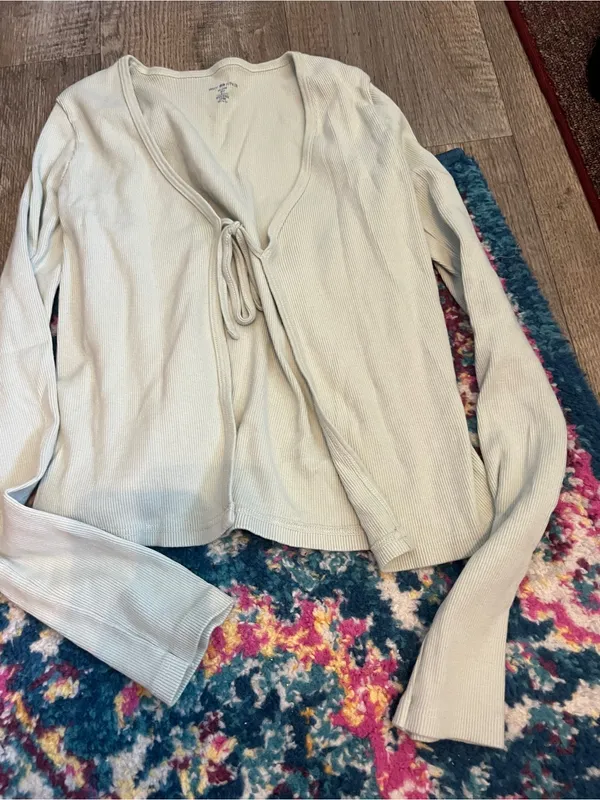 Brandy Melville Light Sage Tie-Front Long Sleeve Top - Women - Image 5