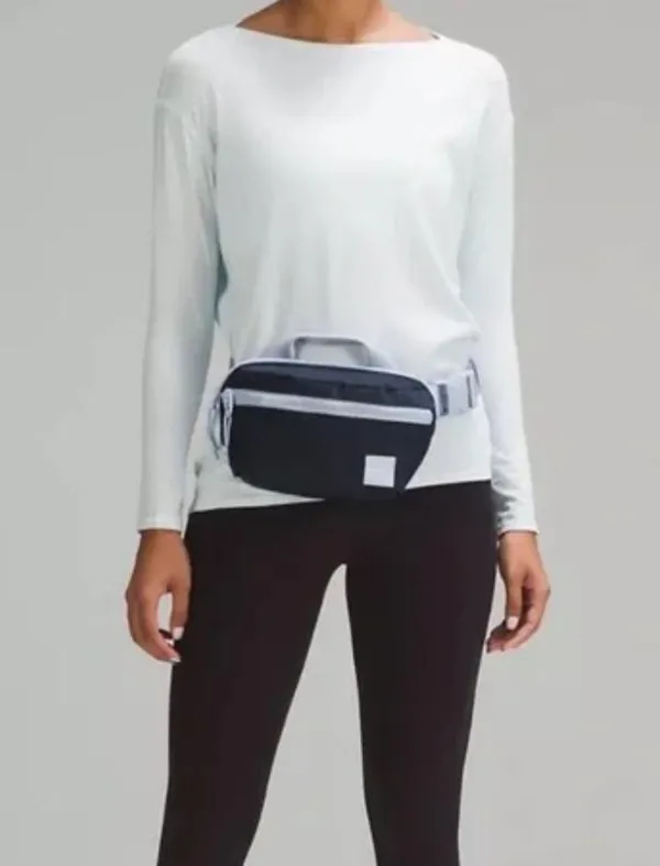 Lululemon All Day Essentials Belt Bag 2.5L True Navy/Blue Linen 🆕 SOLD OUT - Image 2