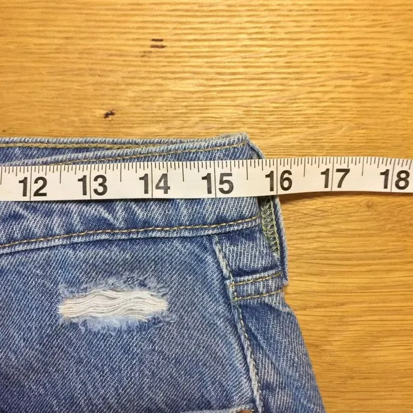 Levi’s mini skirt denim jean light wash distressed 30 - Image 4