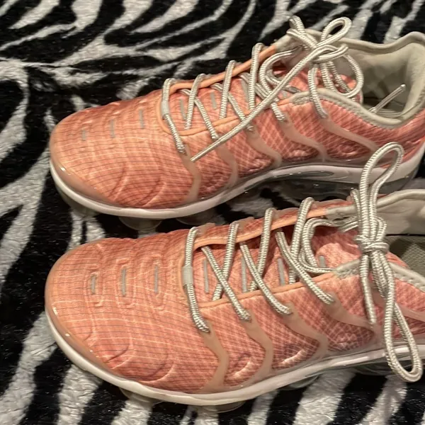 Nike air vapormax plus women’s size 7.5 - Image 9