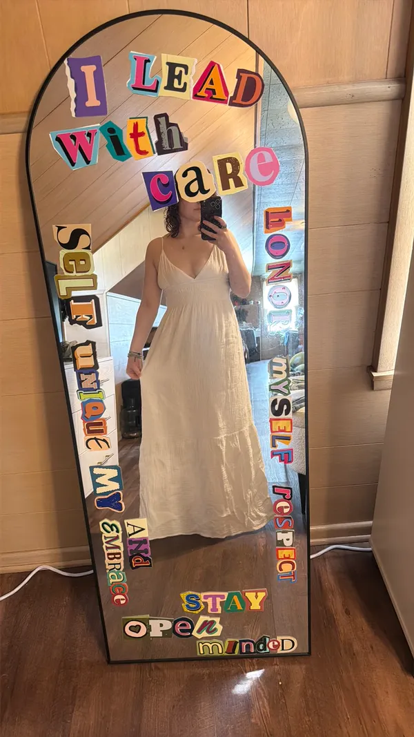 White Dress Sim & Sam - Image 3