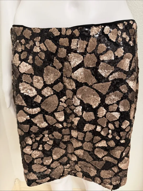 Line & Dot Black Sequin Floral Mini Skirt - Image 3