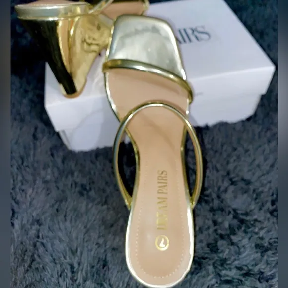 Dream Paris NWOT Beautiful Gold Heels, Size:7 Square Open Toe Wedge Heels, 2Stunning Straps - Image 2