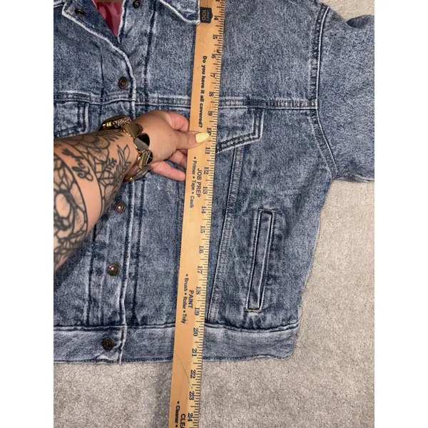 Levi's Women's A6060-0002 Quilted Lined Denim Trucker Jacket Acid Wash Blue S - Image 11