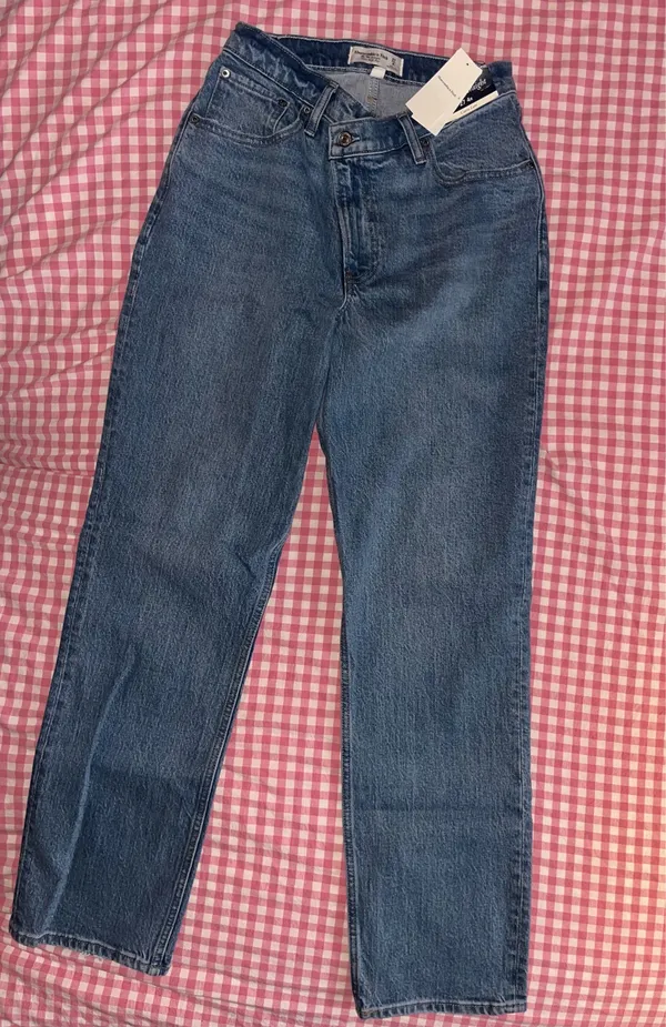 Abercrombie Curve Love ‘90s Straight Ultra High Rise Crossover Jeans - Image 2