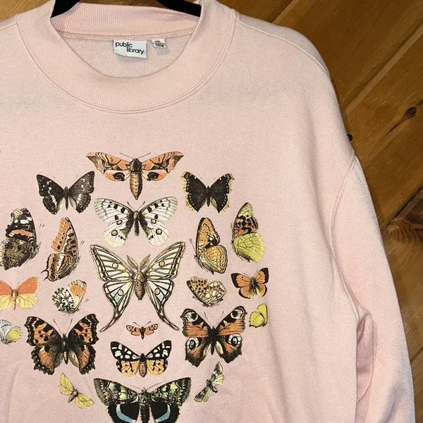 Public Library “Le Papillon” butterfly cropped crewneck sweatshirt - Image 2