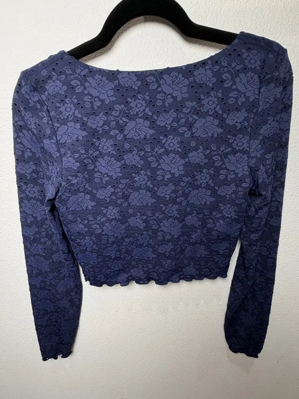 OFFLINE by Aerie Treat Yourself Navy Floral Eyelet Lace Crop Long Sleeve Top M - Image 11