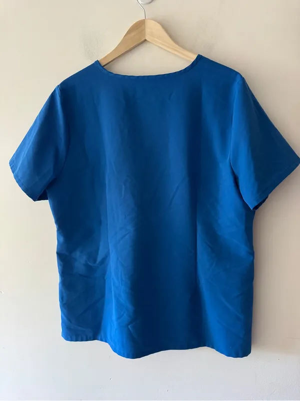 FIGS Casma Three Pocket Scrub Top Royal Blue - Image 5
